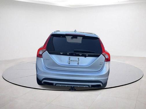 2018 Volvo V60 Cross Country T5