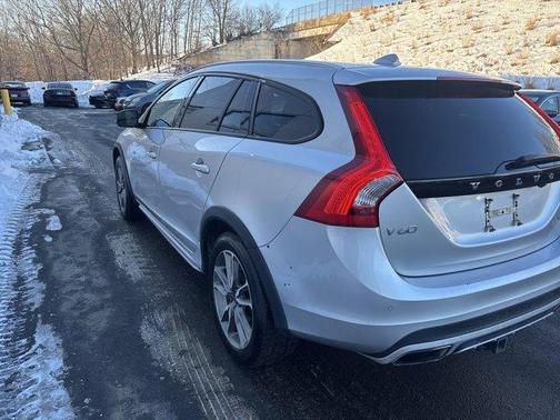 2018 Volvo V60 Cross Country T5