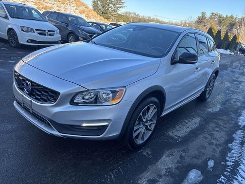 2018 Volvo V60 Cross Country T5