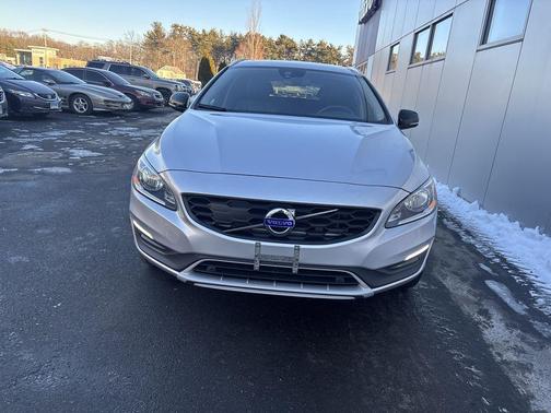 2018 Volvo V60 Cross Country T5