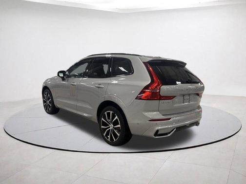 2025 Volvo XC60 B5 Plus