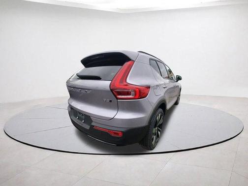 2026 Volvo XC40 B5 Ultra
