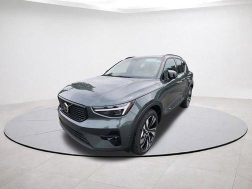 2026 Volvo XC40 B5 Ultra