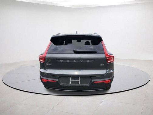 2026 Volvo XC40 B5 Ultra
