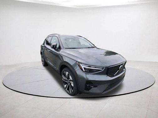 2026 Volvo XC40 B5 Ultra