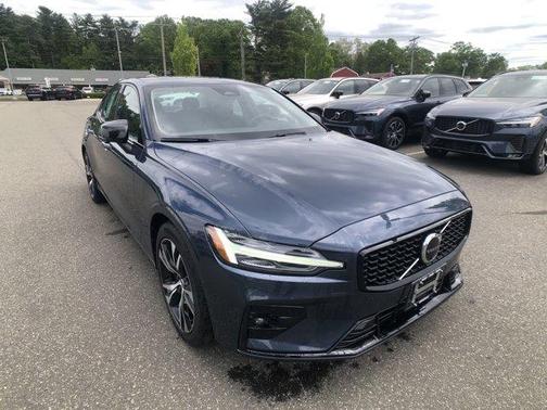 2024 Volvo S60 B5 Plus Dark Theme