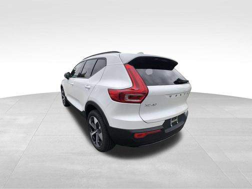 2026 Volvo XC40 B5 Plus