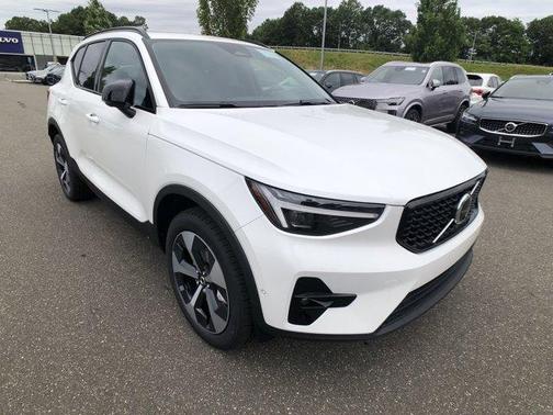 2026 Volvo XC40 B5 Plus