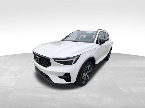 2026 Volvo XC40 B5 Plus