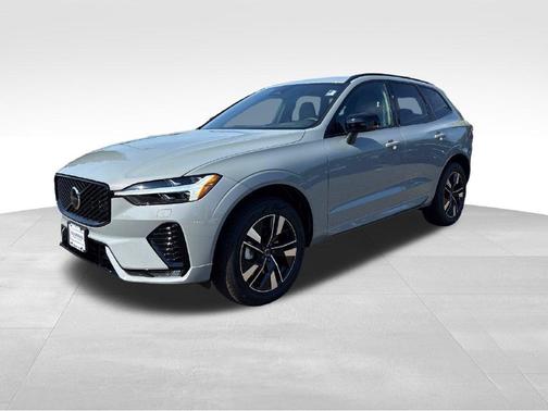 Gray 2027 Volvo XC60 B5 Core