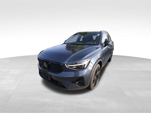 2026 Volvo XC40 B5 Ultra Black Edition