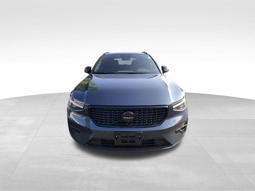 2026 Volvo XC40 B5 Ultra Black Edition