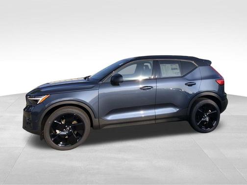 2026 Volvo XC40 B5 Ultra Black Edition
