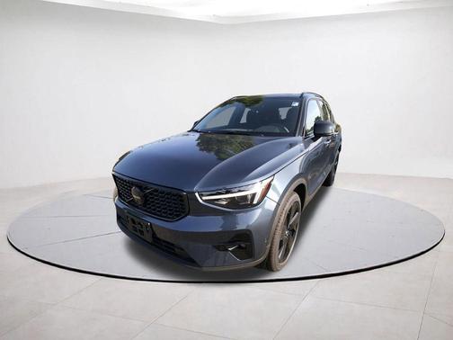 2026 Volvo XC40 B5 Ultra Black Edition