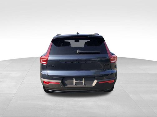 2026 Volvo XC40 B5 Ultra Black Edition