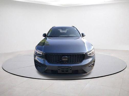 2026 Volvo XC40 B5 Ultra Black Edition