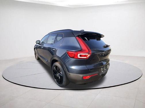 2026 Volvo XC40 B5 Ultra Black Edition