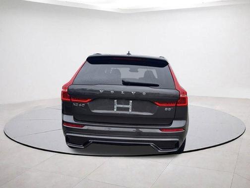 2025 Volvo XC60 B5 Plus