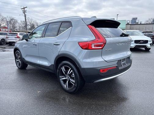 2025 Volvo XC40 B5 Core Bright Theme