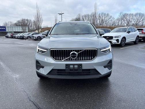 2025 Volvo XC40 B5 Core Bright Theme