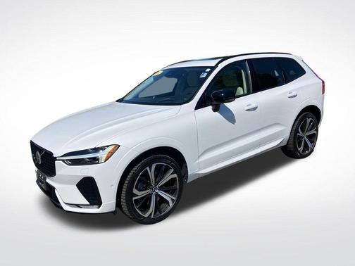 Crystal White Metallic 2024 Volvo XC60 B5 Ultimate Dark Theme