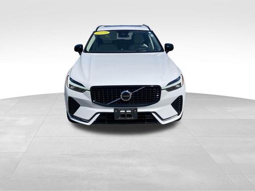 Crystal White Metallic 2024 Volvo XC60 B5 Ultimate Dark Theme