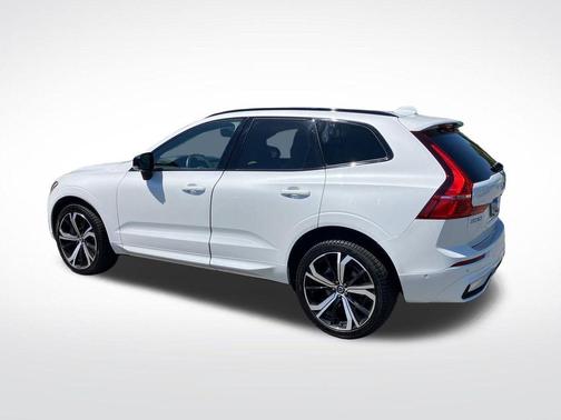 Crystal White Metallic 2024 Volvo XC60 B5 Ultimate Dark Theme