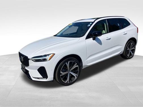 Crystal White Metallic 2024 Volvo XC60 B5 Ultimate Dark Theme