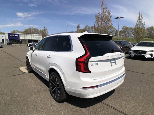 2025 Volvo XC90 B6 Plus 7-Seater