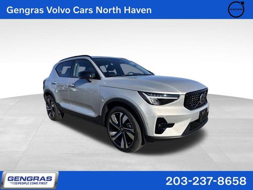 2025 Volvo XC40 B5 Plus Dark Theme