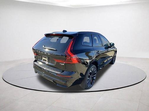 Onyx Black Metallic 2026 Volvo XC60 Plug-In Hybrid T8 Ultra
