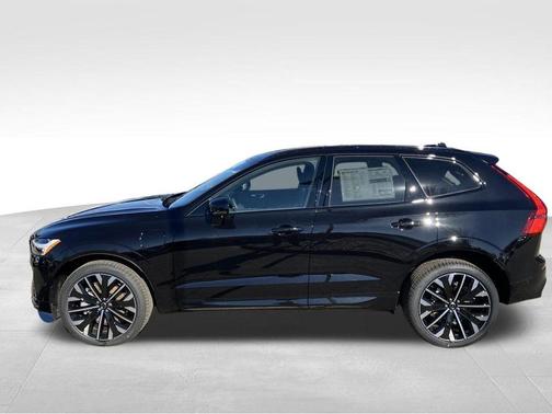 Onyx Black Metallic 2026 Volvo XC60 Plug-In Hybrid T8 Ultra