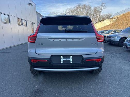 2025 Volvo XC40 B5 Core Bright Theme