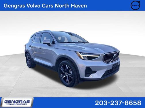 2025 Volvo XC40 B5 Core Bright Theme