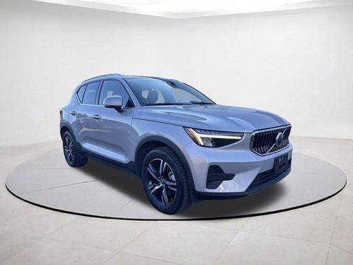 2025 Volvo XC40 B5 Core Bright Theme
