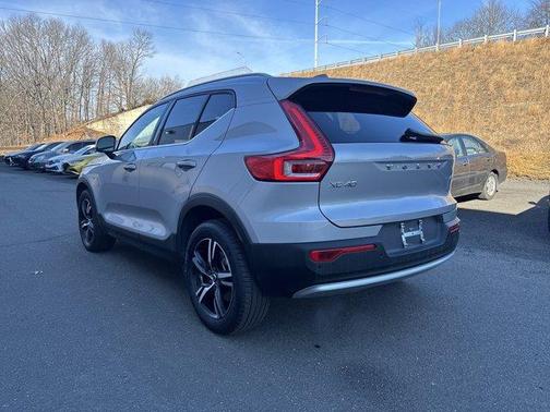 2025 Volvo XC40 B5 Core Bright Theme