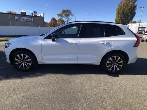 2025 Volvo XC60 B5 Plus