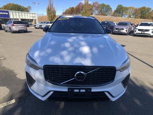 2025 Volvo XC60 B5 Plus