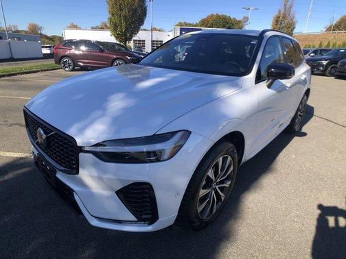 2025 Volvo XC60 B5 Plus
