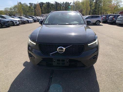 2025 Volvo XC40 B5 Ultra Dark Theme