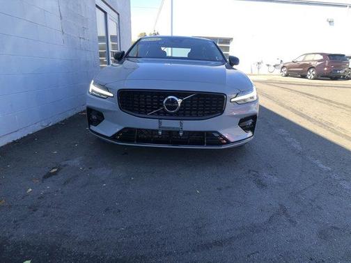 2025 Volvo S60 B5 Core