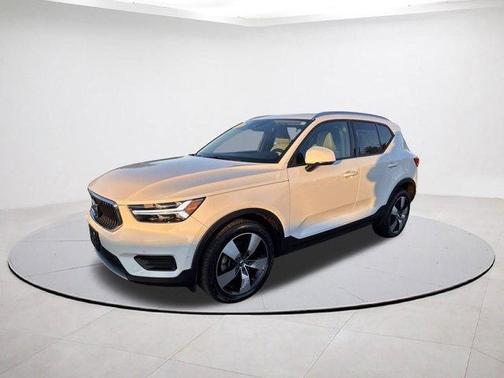 2019 Volvo XC40 T5 Momentum
