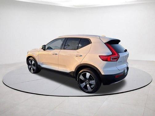 2019 Volvo XC40 T5 Momentum