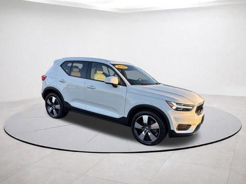 2019 Volvo XC40 T5 Momentum