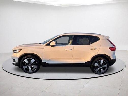 2019 Volvo XC40 T5 Momentum