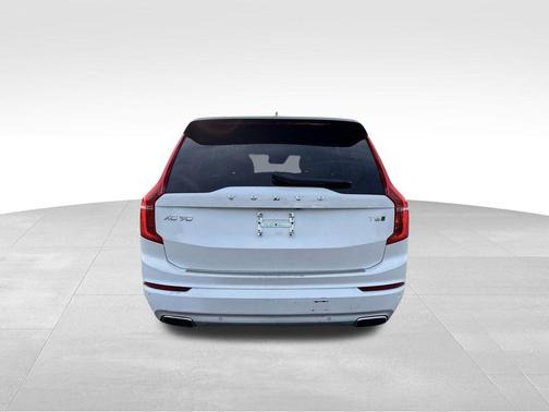 2020 Volvo XC90 T6 Momentum 7 Passenger