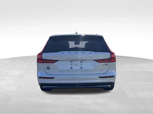 2023 Volvo V60 Cross Country B5 Plus
