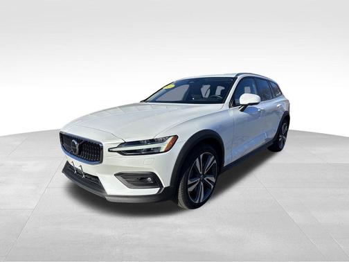 2023 Volvo V60 Cross Country B5 Plus