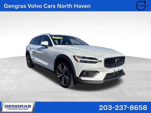 2023 Volvo V60 Cross Country B5 Plus