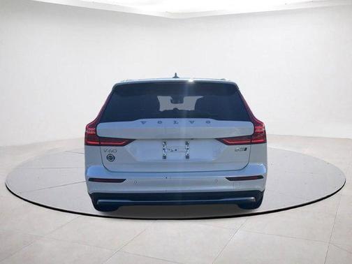 2023 Volvo V60 Cross Country B5 Plus